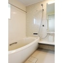 お風呂には奥様お気に入りの壁面パネルを使用。