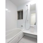 窓の設置で明るい浴室に(W1216サイズ）