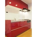 システムキッチン　TOTO　ミッテ
鮮やかな赤の扉が奥様のお気に入りです。
