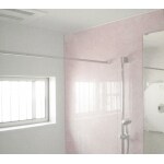 耐震補強工事と桜色が特徴の明るい水まわり