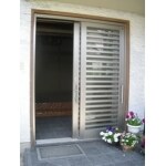 木製建具の枠は生かしてアルミの玄関サッシに