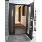 蔵を改修して２世帯同居（玄関）