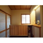 収納力バツグン！紺色のアクセントクロスがおしゃれな玄関