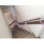 階段に手すり設置をいたしました。
