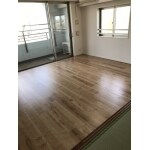 エコ素材のフローリングに全張替え。