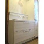 温かみのある風合いの洗面室