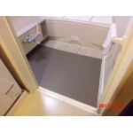 ソフトな床材が優しく体を守ります。