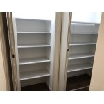 新しく廊下部分に物入れを造作