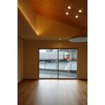 組子建具・勾配天井・間接照明を活かしたリビング