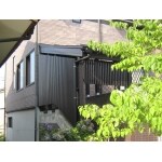 雨も風も目線も防ぐ玄関アプローチ