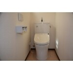 1Ｆと2Ｆのトイレをフルリォーム　ご希望の温水洗浄便座を実現