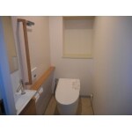 タンクレストイレですっきりとしたトイレ空間に