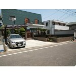 グリーンの屋根にあうクラシックな配色デザインの外構リフォーム