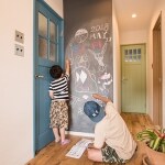 黒板クロスを貼った廊下は、コミュニケーションスペース