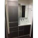 収納たっぷりな洗面所