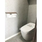 トイレは最新式のタンクレス！