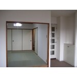 白を基調に華やかカラーポイント使いでシンプルに