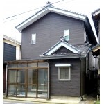 自然な風合いと質感のある木目柄の外壁