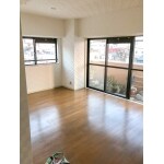 こだわりの壁紙で落ち着いた空間に
