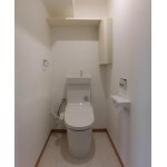 すっきりしたデザインで快適なトイレ空間に