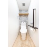 お手入れのしやすい明るいトイレに