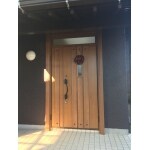 シックモダンな中でぬくもりを感じる玄関