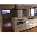 対面キッチンで開放的に