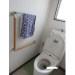トイレにＬ字型手すりを設置