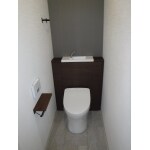 シックで落ち着いたトイレ空間に変身