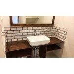 アンティークタイルでレトロ調に仕上げた洗面室