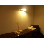 珪藻土の塗り壁が温かみを演出し、上品な空間に