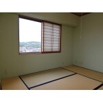 クロスを張り替えて明るい印象に！