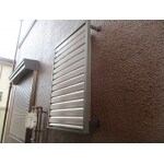 トイレの窓にも目隠しルーバー