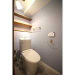 細かいところもこだわりを。落ち着きのトイレ空間