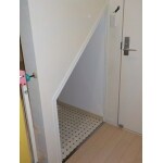 階段下のデッドスペースを有効活用いたしました。