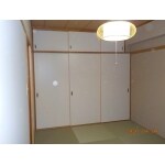 琉球畳に入れ替えてモダンな和室に変化。