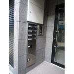 共用部に宅配BOX・オートロック玄関ドア施工