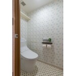 お好みの壁紙で素敵なトイレ空間に