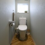 シンプルでナチュラルなトイレ空間