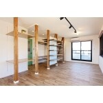 柱を活かした子ども部屋