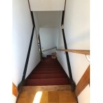 暗い階段もこれで明るくなります