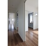 風が通り抜ける廊下