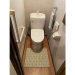 トイレの交換を期にフロアと壁紙も新しく貼り替え
