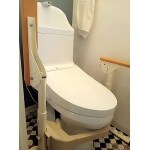 既存の介護用手すりをそのまま使用してトイレリフォーム