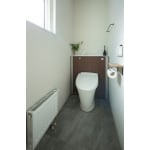 すっきりとしたデザインのトイレ