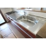 １階キッチン　吊り戸を撤去して明るいキッチンへリフォーム