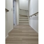 距離は最短、幅はゆったりな廊下。