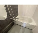 清潔感と落ち着きのあるバスルーム