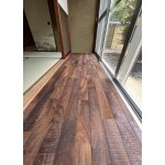 鉄刀木(たがやさん)の重厚感が印象的な縁側