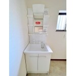 中古住宅をご購入後、洗面化粧台を新しくリフォーム致しました。